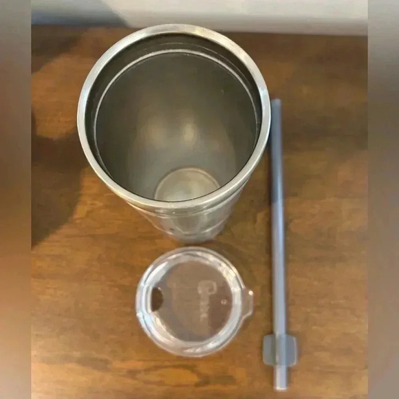Bubba Silver 24oz Insulated Tumbler w/straw. Straw has wear. Sm dent on bottom. - Picture 9 of 11